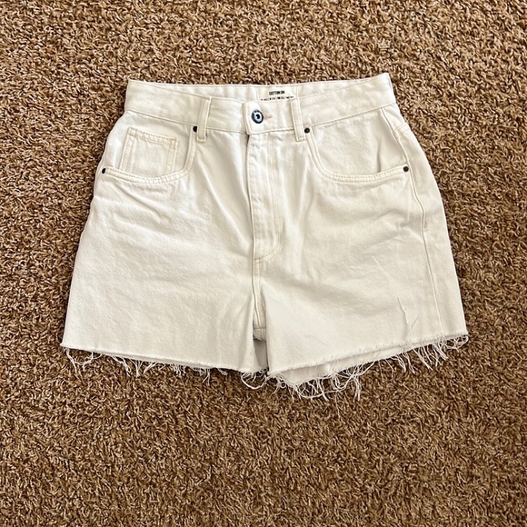Cream denim shorts - Picture 1 of 3